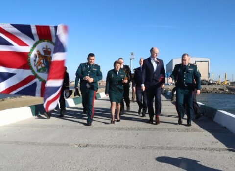 Britaniyalı nazir Azərbaycana gəldi – FOTO