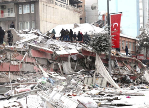 İskenderunda qəhrəmanlığı ilə gündəm olan azərbaycanlı təxliyə edilib – FOTO