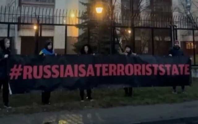 Rus diplomatlar üçün “PİS SƏHƏR” – Partlayış və həyəcan siqnalı səsinə oyandılar – VİDEO Rus diplomatlar üçün “PİS SƏHƏR” – Partlayış və həyəcan siqnalı səsinə oyandılar – VİDEO