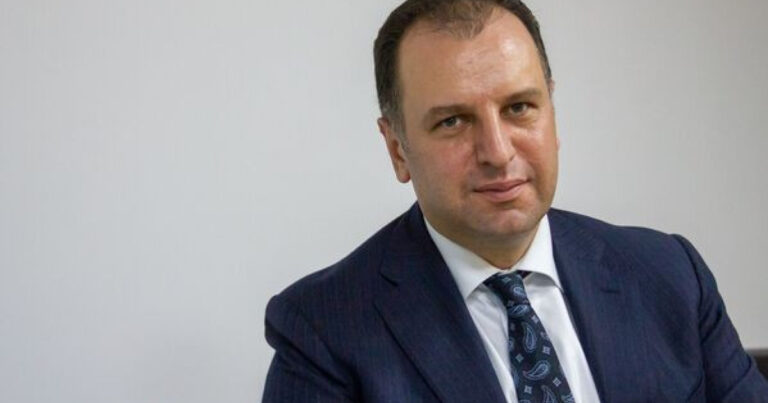 Ermənistanın sabiq müdafiə nazirinə cinayət işi AÇILDI Ermənistanın sabiq müdafiə nazirinə cinayət işi AÇILDI