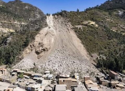 Torpaq sürüşməsi 40 nəfərin həyatına SON QOYDU