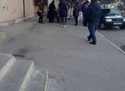 Sumqayıtda kişi eyvandan yıxılaraq ÖLDÜ