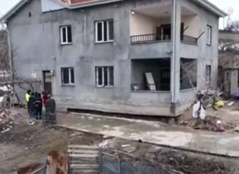 Zəlzələ evi havaya qaldırıb yerini dəyişdi – VİDEO