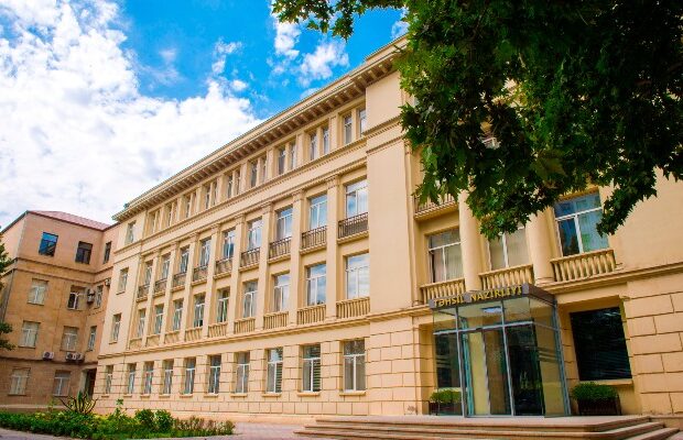 Elm və Təhsil Nazirliyinin 20 illik səhvi: Günahları müəllimlərin üzərinə qoymaqda məqsəd nədir?