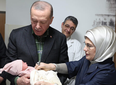 Ərdoğan zəlzələdən zərər görənləri ziyarət etdi – FOTOLAR