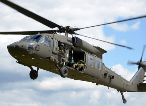 Hərbi helikopter qəzaya uğradı: Ölənlər var – VİDEO