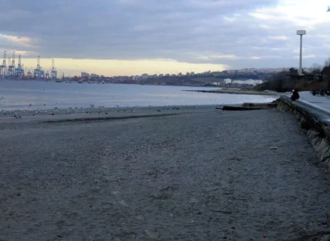 İstanbulda Mərmərə dənizi 15-20 metr geri çəkilib – FOTO