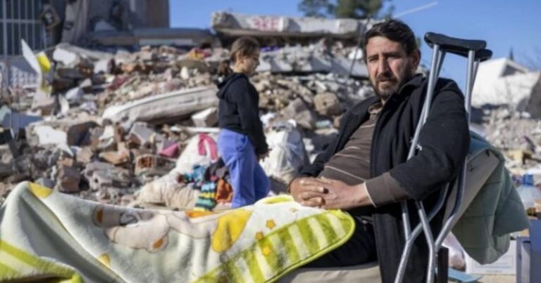 5 nəfərlik ailə 280 saat sonra dağıntılar altından SAĞ ÇIXARILDI 5 nəfərlik ailə 280 saat sonra dağıntılar altından SAĞ ÇIXARILDI