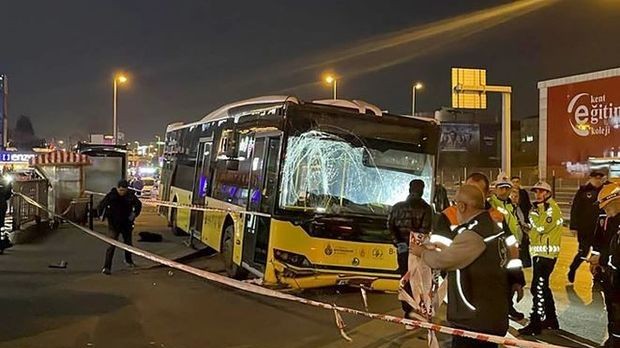 İstanbulda qəza anı: azərbaycanlı yaralandı – VİDEO / YENİLƏNİB İstanbulda qəza anı: azərbaycanlı yaralandı – VİDEO / YENİLƏNİB