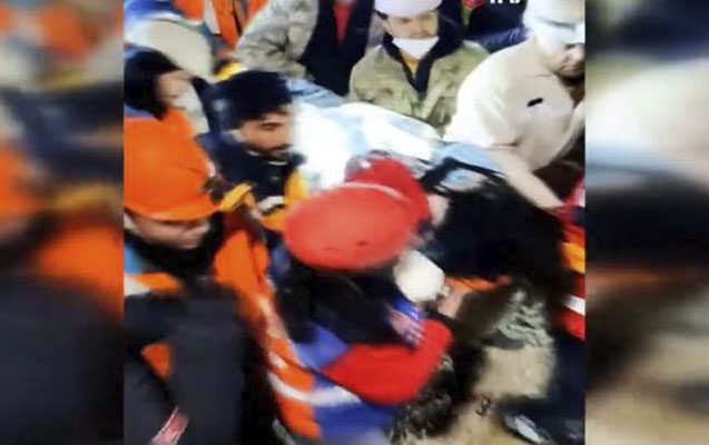 209 saat sonra ata və qızı dağıntılar altından SAĞ ÇIXARILDI 209 saat sonra ata və qızı dağıntılar altından SAĞ ÇIXARILDI