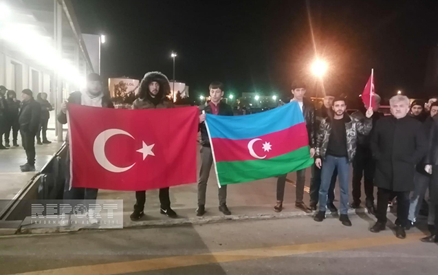 Azərbaycanlı tələbələrin cənazələri Bakıya gətirildi – FOTO Azərbaycanlı tələbələrin cənazələri Bakıya gətirildi – FOTO