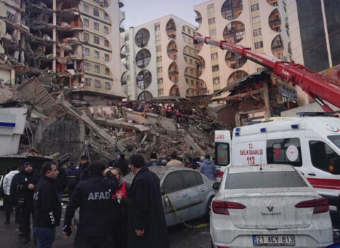 İstanbul Bələdiyyəsi: “Zəlzələ baş versə, 10 min sakinin evi dərhal uçacaq”
