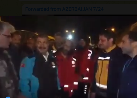 Türkiyəli nazir zəlzələ bölgəsində TƏHLÜKƏLİ HADİSƏ İLƏ ÜZLƏŞDİ – VİDEO