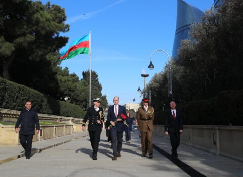 Britaniyalı nazir və səfir Şəhidlər Xiyabanında – FOTO