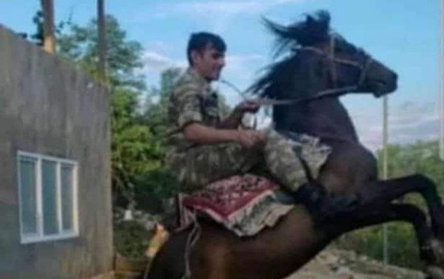 Ordumuzun hərbçisi qar uçqununa düşərək ÖLDÜ Ordumuzun hərbçisi qar uçqununa düşərək ÖLDÜ