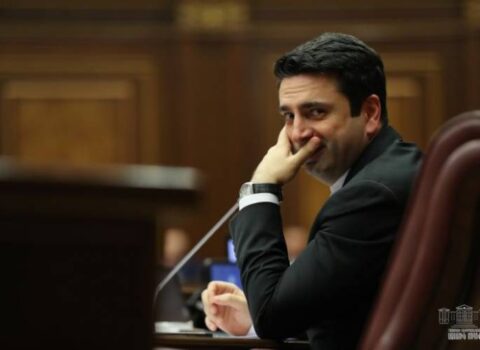 Simonyan Cenevrəyə gedir