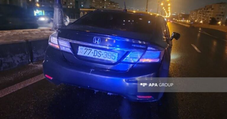 Bakıda körpü buz bağladı, 7 avtomobil toqquşdu Bakıda körpü buz bağladı, 7 avtomobil toqquşdu