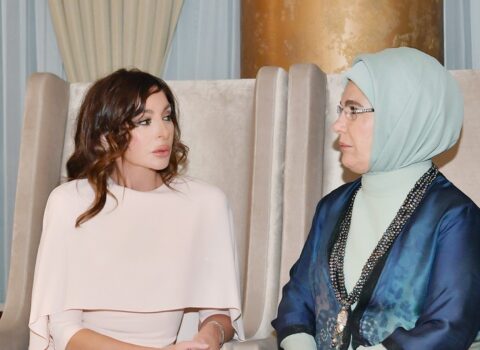 Əminə Ərdoğan humanitar yardıma görə Mehriban Əliyevaya təşəkkür etdi
