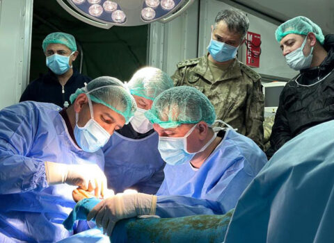 Qırğızıstanlı uşağın beynindən saç çıxdı – FOTO