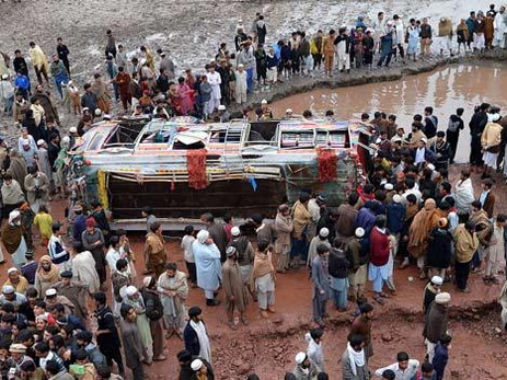 Pakistanda dəhşətli qəza: 25 nəfər öldü