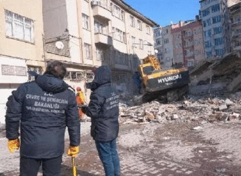 “Türkiyədə 153 min 506 mənzil təcili sökülməlidir”