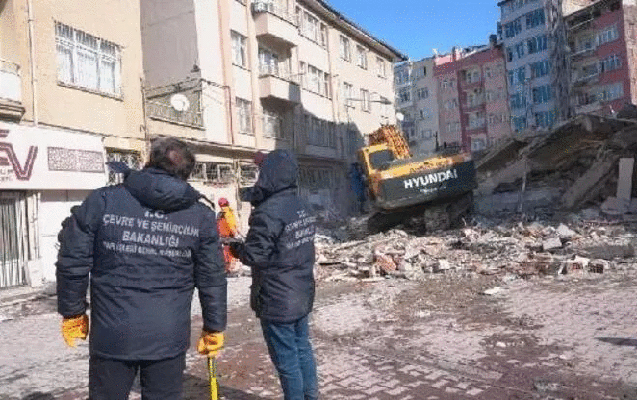 “Türkiyədə 153 min 506 mənzil təcili sökülməlidir” “Türkiyədə 153 min 506 mənzil təcili sökülməlidir”