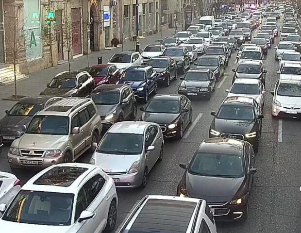 Bakıda “tıxac vergisi” ÖDƏYƏCƏYİK