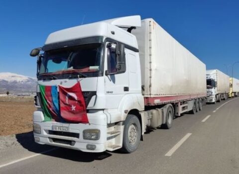Azərbaycandan göndərilən yardım dolu yük maşını Türkiyədə xüsusi ehtiramla qarşılandı – VİDEO