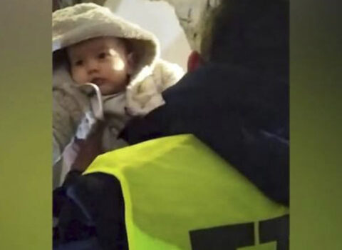 Körpəni 10 min dollara satdılar