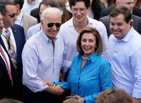 Pelosi: “Bayden məndən kiçikdir, burda heç bir problem yoxdur” – VİDEO