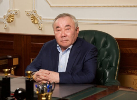 Nazarbayevin qardaşı biznesini İTİRİR