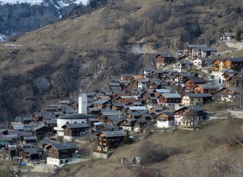 Bu kəndə köçənlərə 60 min dollar ödəniləcək – FOTO