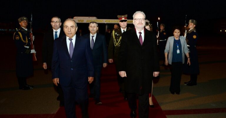 Latviya Prezidenti Azərbaycana gəldi Latviya Prezidenti Azərbaycana gəldi