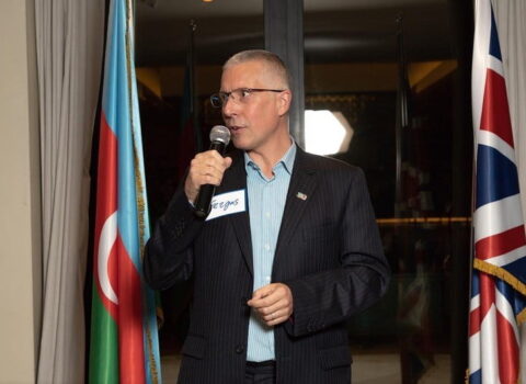 Britaniya səfiri ləvəngi yemək üçün Lənkərana getdi