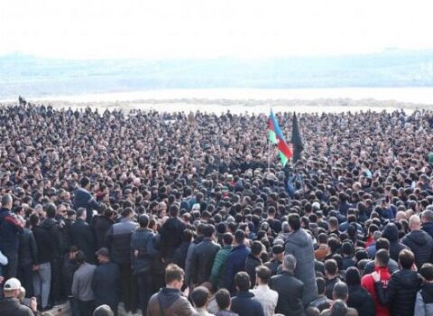 Hacı Şahinin dəfnində izdiham – FOTO