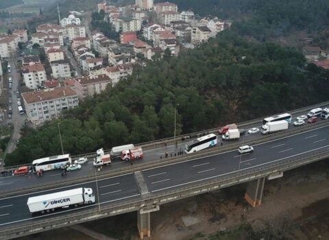 23 avtomobil toqquşdu – İstanbul yolu bağlandı / FOTOLAR