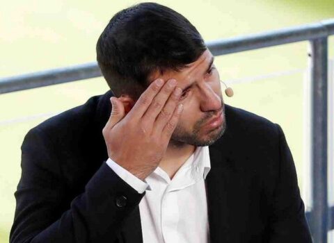 Məşhur futbolçunun canlı yayımda vəziyyəti pisləşdi