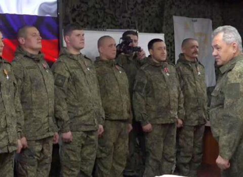 Şoyqu Ukraynada döyüşən rus əsgərlərini təltif etdi