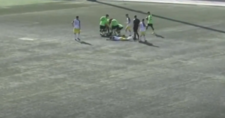 Gənc futbolçu stadionda huşunu itirərək öldü Gənc futbolçu stadionda huşunu itirərək öldü