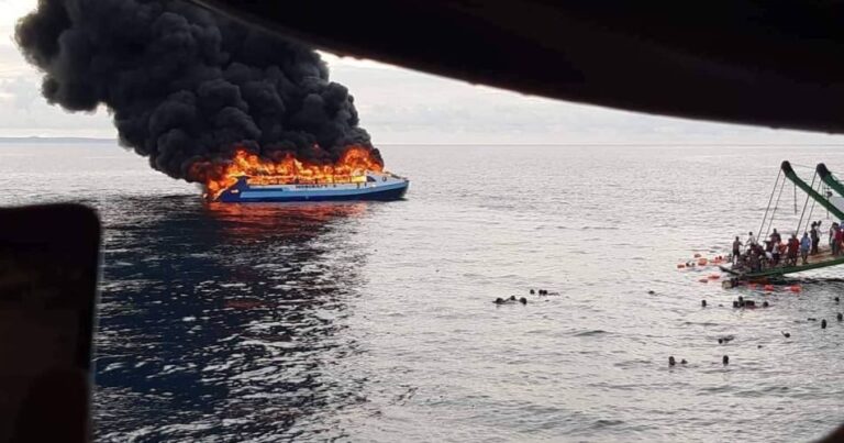 Gəmi yandı: 12 nəfər ÖLDÜ Gəmi yandı: 12 nəfər ÖLDÜ