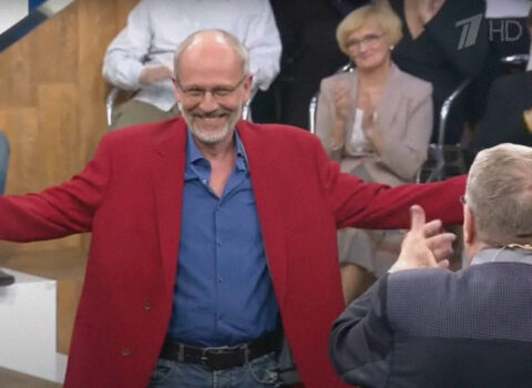 Jirinovskinin qırmızı pencəyi HƏRRACA ÇIXARILDI