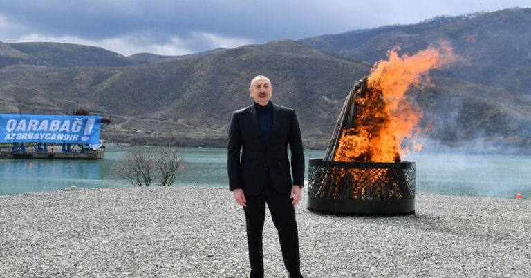 Prezident Talış kəndinə gəldi – Novruz tonqalını alovlandırdı