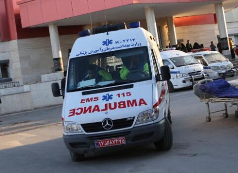 İranda daha bir molla bıçaqlandı