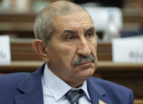 Deputatın nəvəsi tələbəni BIÇAQLADI