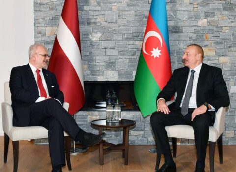 Azərbaycan və Latviya prezidentlərinin məhdud tərkibdə görüşü oldu
