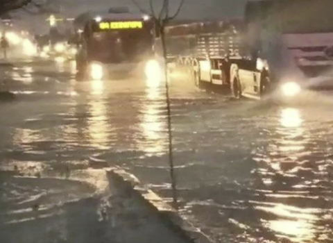 İranda güclü yağışlar 7 nəfərin həyatına son qoydu