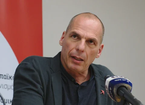 Yunanıstanda keçmiş maliyyə naziri və partiya lideri DÖYÜLDÜ