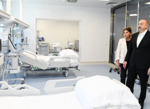Prezident və birinci xanım Salyan Rayon Mərkəzi Xəstəxanasında yaradılan şəraitlə tanış oldu