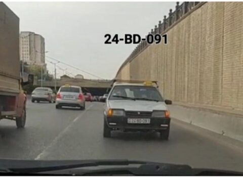 Daha bir sürücü əks yola çıxaraq geriyə hərəkət etdi – VİDEO