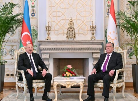 Prezident tacikistanlı həmkarını TƏBRİK ETDİ